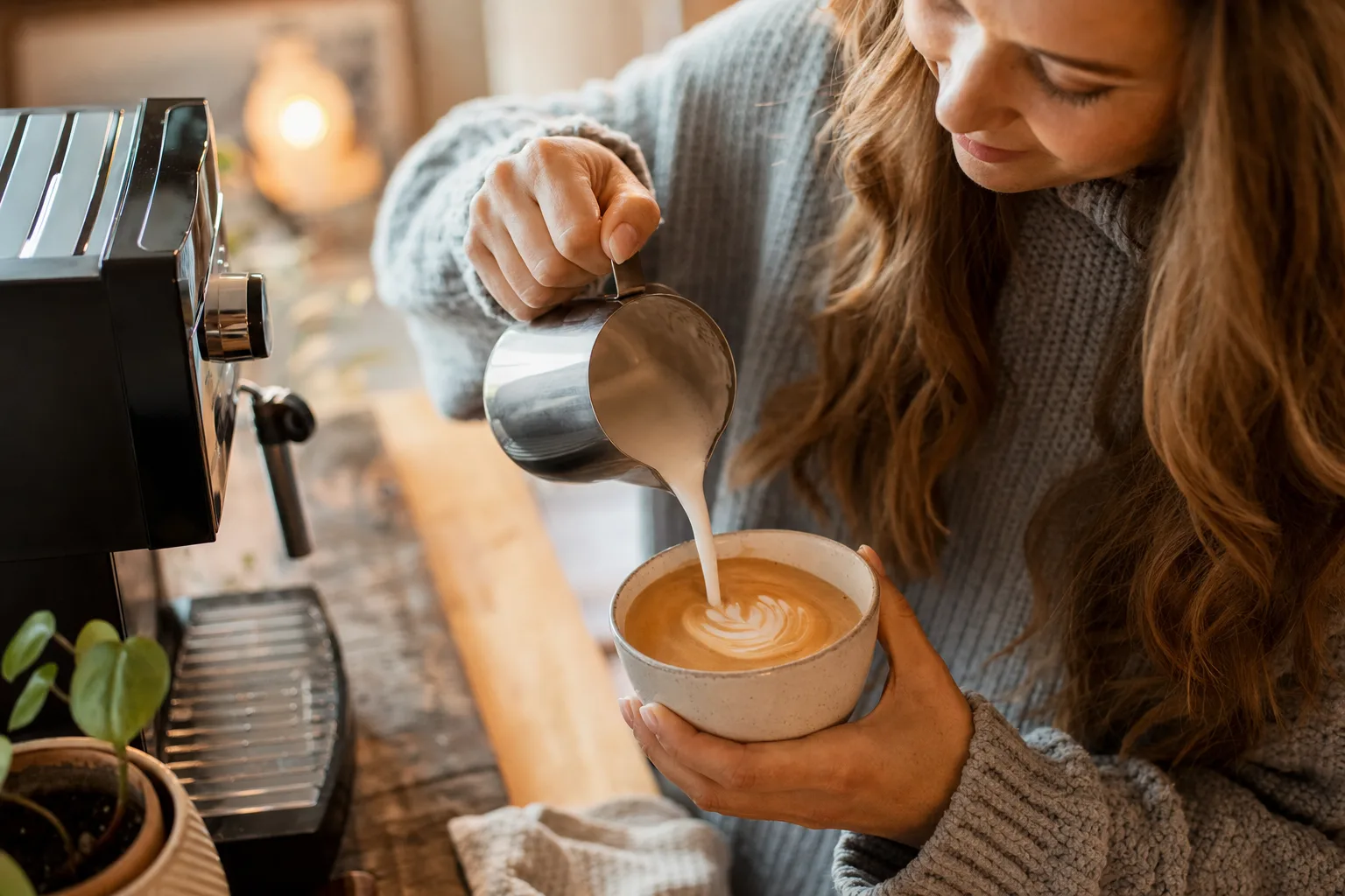 Latte art : comment débuter ? — Les Bases du Latte Art : Techniques et Astuces